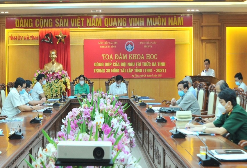 Vai trò của đội ngũ trí thức Hà Tĩnh đóng góp vào sự phát triển kinh tế xã hội trong 30 năm tái lập tỉnh