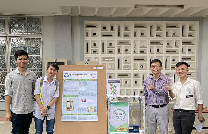 Sinh viên chế tạo máy làm chín trái cây