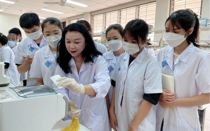 Nữ giáo sư tìm giá trị quý trong nông sản Việt