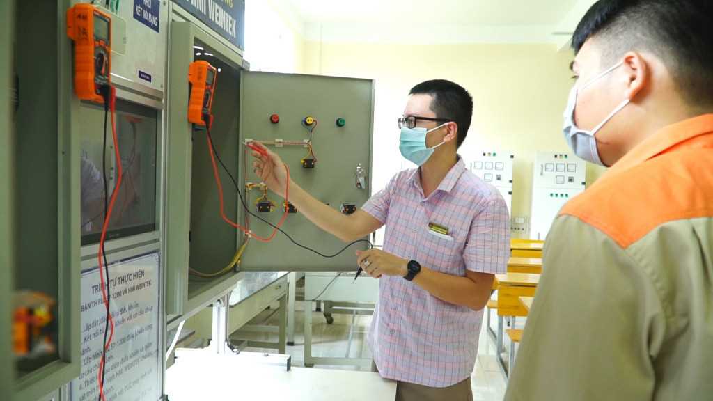 Đẩy mạnh phong trào nghiên cứu, sáng tạo khoa học kỹ thuật