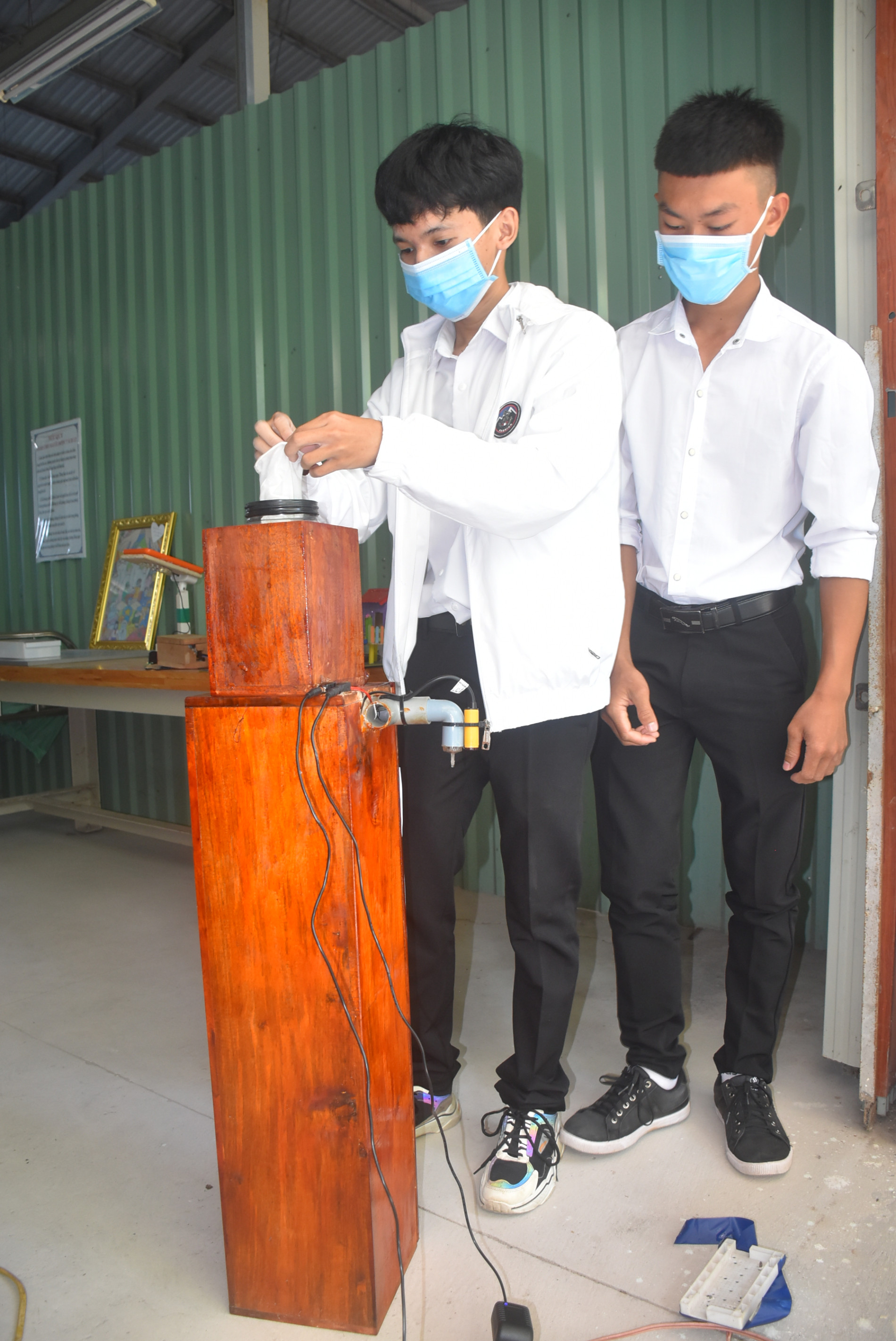 Tiền Giang: 2 học sinh lớp 11 sáng tạo ra 5 sản phẩm đạt giải Cuộc thi cấp huyện