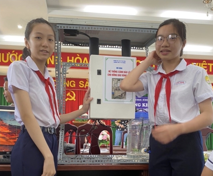 Phú Yên: Sáng tạo ra mô hình Hệ thống cảnh báo lũ cho vùng cao