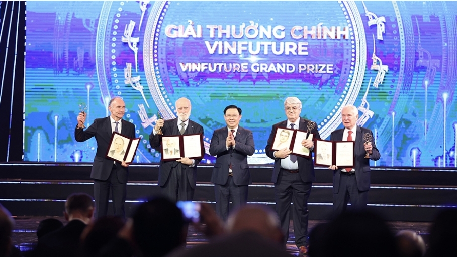 Giải VinFuture 2022 trị giá 3 triệu USD được trao cho 5 Nhà khoa học nghiên cứu các lĩnh vực mới