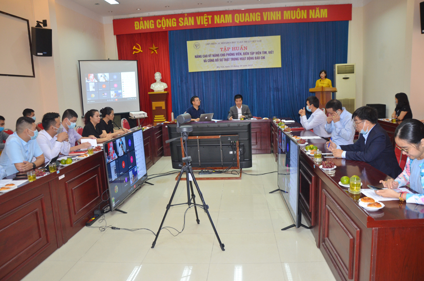 Kĩ năng tìm, viết và công bố sự thật trong hoạt động báo chí