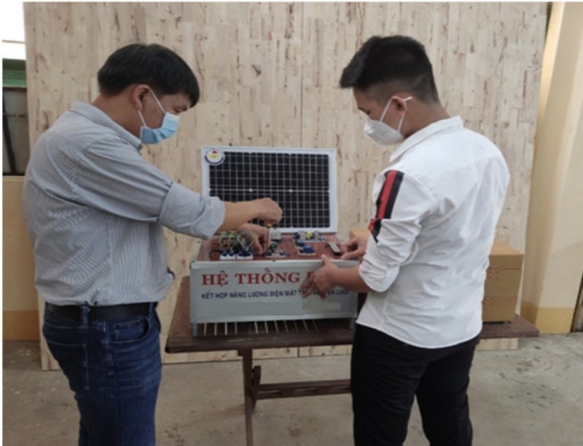 Sáng tạo Thiết bị khử khuẩn tự động của học sinh trường Nghề