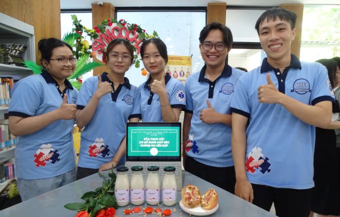 Sinh viên làm sữa thực vật từ bã đậu nành và hạt lựu