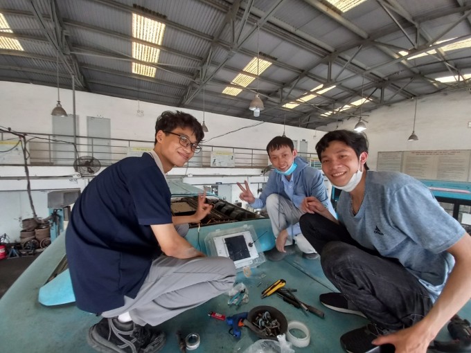 Nhà khoa học Việt làm thiết bị quan trắc không khí di động